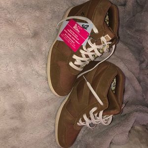 BRAND NEW SKETCHER W HIDDEN WEDGE !